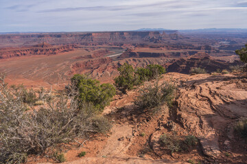 hiking the dead horse trail in dead horse point state park in utah, usa