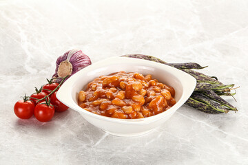 White beans in tomato sauce