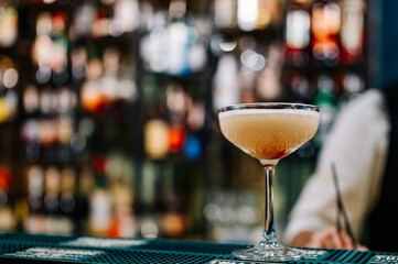 man hand bartender making cocktail in glass on the bar counter