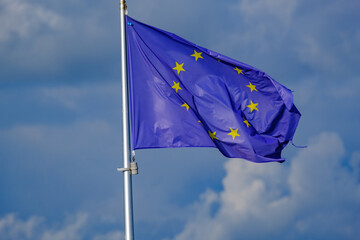 Drapeau européen flottant au vent