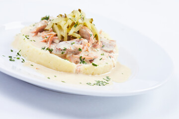 meat with mashed potatoes