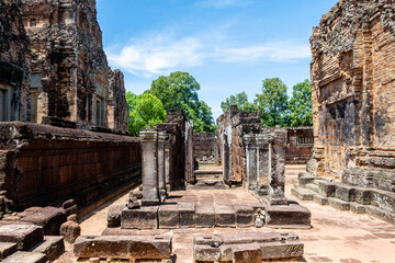Fototapeta na wymiar views of angkor wat complex in cambodia
