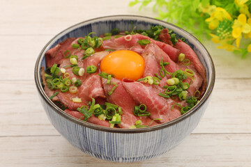 ローストビーフ丼
