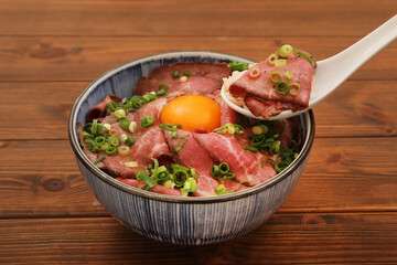 ローストビーフ丼