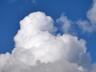 Naklejka na ściany i meble White fluffy cloud over blue sky background, beautiful heaven photo