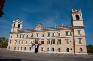 Fototapeta na wymiar Certosa di Pavia and its courtyards