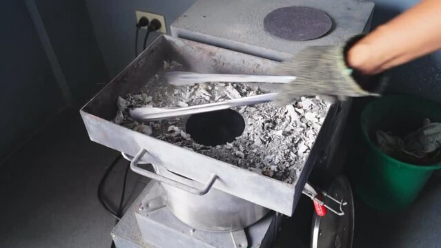 corpse burnt ashes placed in grinder