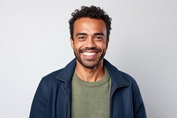 Obraz premium Portrait of smiling african american man standing against grey background