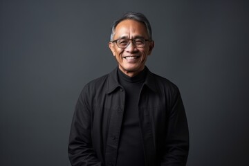 Obraz premium Portrait of a senior asian man in black shirt and glasses