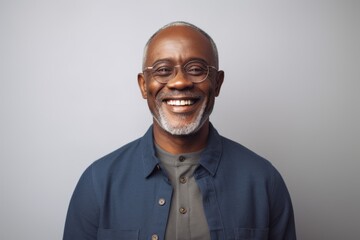 Obraz premium Portrait of smiling mature African-American man in eyeglasses