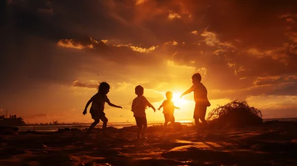 Rolgordijnen silhueta de criança brincando ao pôr do sol © Alexandre