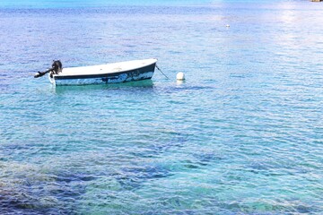 Barca en el mar mediterráneo de Mallorca