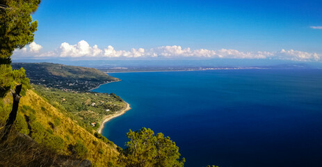 Obraz premium Panorama in Blue - through the Sea