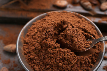 Bowl with cocoa powder on table