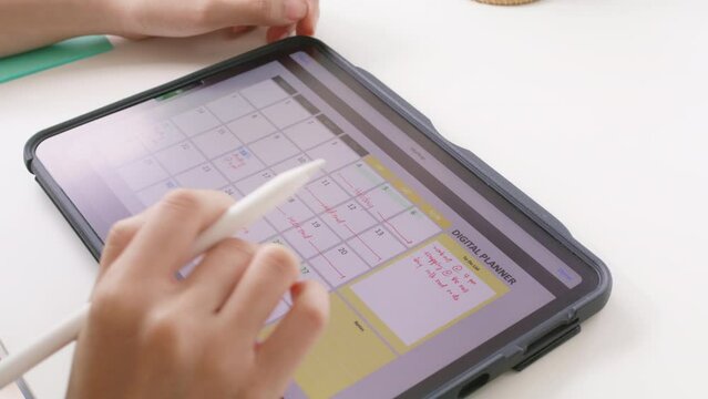 Four-day workweek flextime job career plan take day off time planner. 4 day a week workday future workforce happy work life balance hybrid workplace write date timeline on digital tablet table desk.