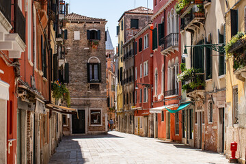 Fototapeta na wymiar Street in Venice, Italy