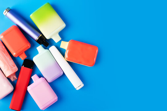 vape, ecigarette, disposable liquid vaporizers on a blue background, copy space