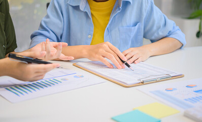 group of business people working and communicating together in the office With the charging of graphs for analysis, conceptual analysis and business planning.