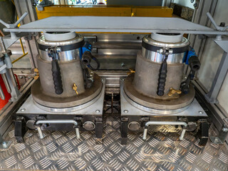 Railway equipment. Hydraulic jacks. Rail repair machine. Two hydraulic caterpillar jacks. Equipment for railway workers. Technologies for laying railway tracks. Heavy rail lifting equipment