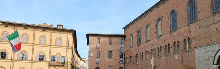 Fototapeta na wymiar Piazza del Duomo in Siena - Toskana Italien