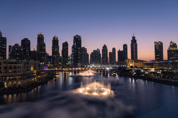 Fototapeta premium Unique view of Dubai Dancing Fountain show at night. 