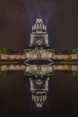 Fototapeta na wymiar battle of nations monument in Leipzig and its reflection at night