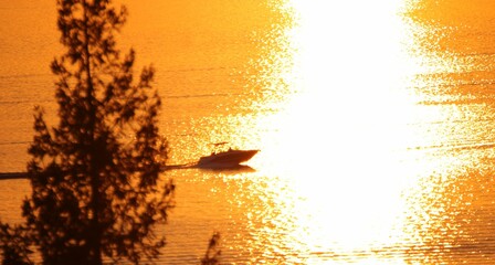 Zachód słońca nad jeziorem Ochrydzkim