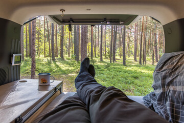 Vanlife in a scandinavian forest using the everymans right. Wildcamping and chilling in a cozy...