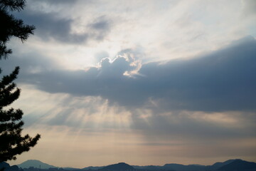 Obraz premium Divine sunlight shining through the clouds