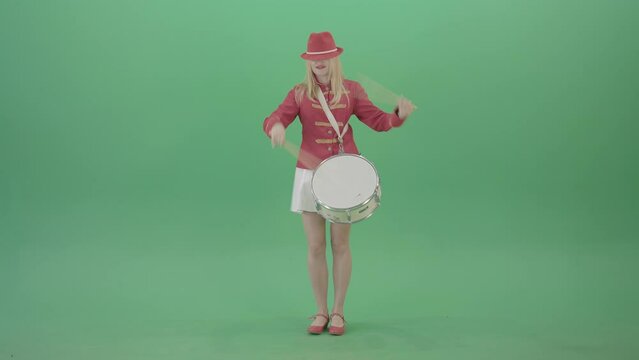 Blonde Girl playing snare drum fast and marching on green screen - 4K Video Footage