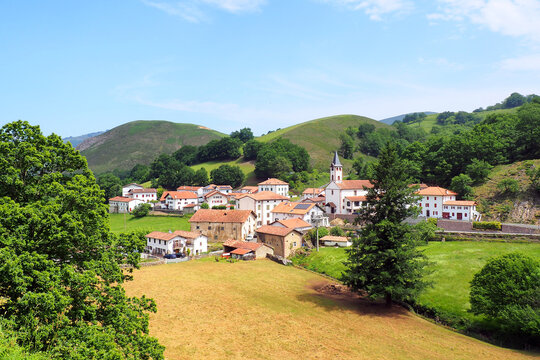 In the depths of the green Basque Country, at the bottom of the Aldudes valley, there is a village as if lost, almost ignored, called "Urepel"