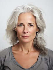 Naklejka premium Beautiful portrait woman, facing camera