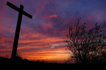Croce al tramonto