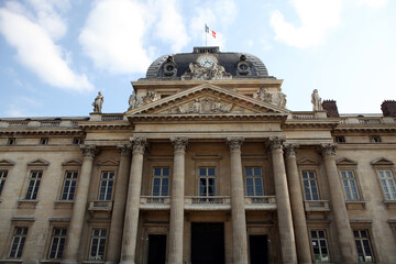 Fototapeta na wymiar Ecole militaire - view from Place Joffre - Paris - France