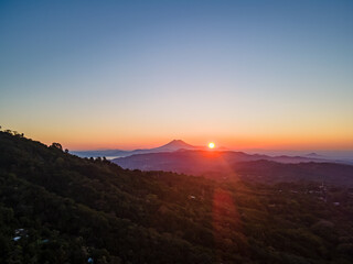 Obraz premium sunrise over mountain 