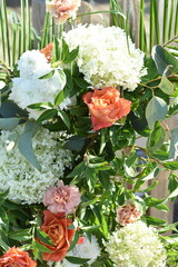 Tischdekoration-Hochzeit-Feier-Blumen