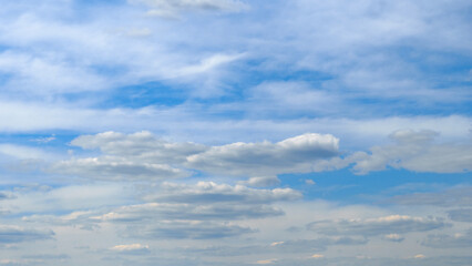 Obraz premium beautiful blue sky with cumulus clouds for abstract background