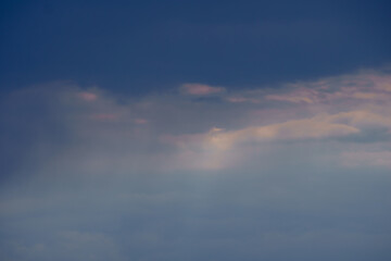 Obraz premium beautiful sunset sky with cumulus clouds for abstract background