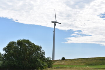 Fototapeta premium Windkraft-Strom-Energie-in-Werra-Meißner-Kreis-Hessen-Deutschland-Energiewende