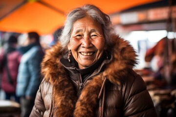 Obraz premium Portrait of an elderly Chinese woman in a fur coat at a market