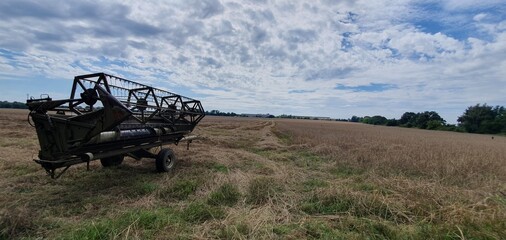 M&auml;hdrescher im Feld