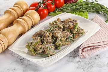 Fried turkey liver with herbs in cream sauce