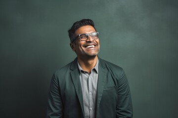 Obraz premium Lifestyle portrait of an Indian man in his 40s in a minimalist background