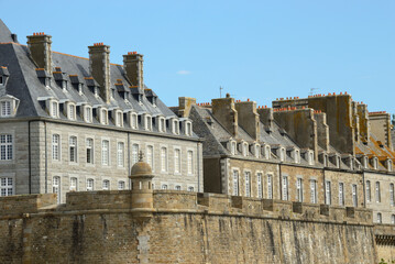 Vue sur Saint-Malo intra muros en Bretagne, France