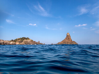 Naklejka premium Acitrezza, isola Lachea e faraglione grande 2035