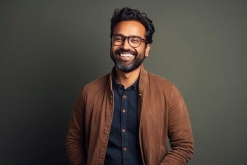 Obraz premium Handsome indian man wearing eyeglasses and smiling at camera