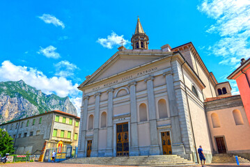 Die Basilika San Nicolò in Lecco, Lombardei (Italien) - obrazy, fototapety, plakaty