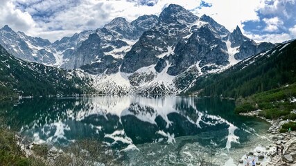 Landscape of lake Morskie Oko surrounded by snowy mountains in Tatra County, Poland © Yifan Wang1/Wirestock Creators