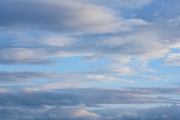 Fototapeta na wymiar Daylight windy cloudscape with sunlight
