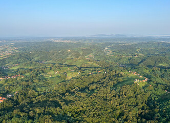 Obraz premium View of forests, fields, villages and Zagorje hills, during a panoramic balloon flight over Croatian Zagorje - Croatia (Panoramski let balonom iznad Hrvatskog zagorja - Hrvatska)